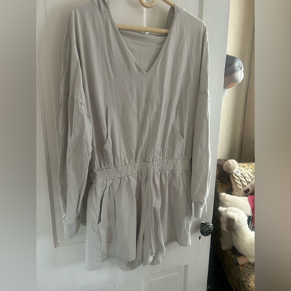 Pants - Light Gray V-Neck Long Sleeve Romper